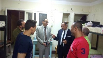 نائب رئيس جامعة الأزهر يقوم بزيارة مفاجئة للمدينة الجامعية فى أسيوط.. بالصور