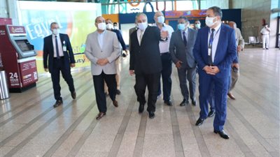 وزير الطيران المدنى يتفقد مطار الاقصر الدولى قبل انطلاق الموسم الشتوى