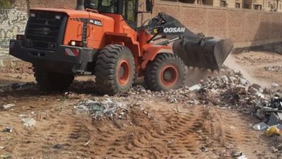 محافظة الجيزة ترفع ٦٠٠ طن تراكمات ورتش ومخلفات من أراضي فضاء بحدائق الاهرام