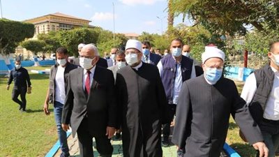 صقر وجمعة وعلام يؤدون صلاة الجمعة بمسجد بدر فى بورتوفيق.. بالصور