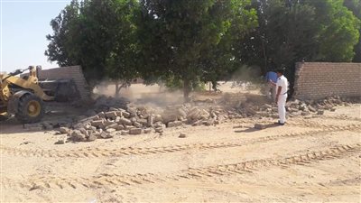 تنفيذ 18 ازالة واسترداد 2500 متر من أراضي الدولة في حملة ازالات في شلاتين