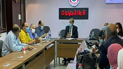 وكيل الصحة بالقليوبية يناقش خطة تطعيم المواطنين بلقاح كورونا.. ويشدد على معالجة السلبيات