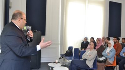 هيلث انيفاتورز تمكن الصيادلة من إيجاد فرص عمل في مجالهم