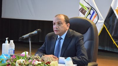 معامل كمبيوتر بالكليات والمدن الجامعية استعدادا لتفعيل الكتاب الإلكتروني ببني سويف