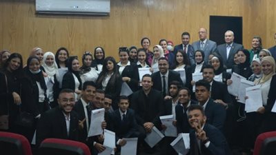 ميناء القاهرة الجوى تحتفل بانتهاء البرنامج التدريبى لطلبة الجامعات