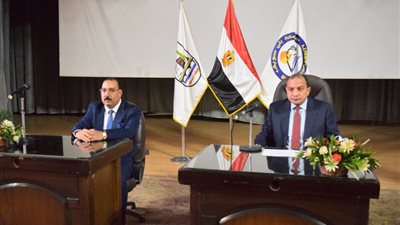 رئيس جامعة بني سويف يفتتح فعاليات دورة إعداد القيادات الطلابية