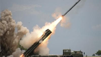 مقتل وإصابة 29 يمنيا في هجوم صاروخي للحوثيين في مأرب