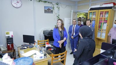 محافظ دمياط تتفقد المقر المؤقت للديوان العام وتوجه التحية للعاملين..صور