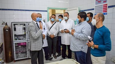 وكيل وزارة الصحة يتفقد سير العمل بمستشفيي السعديين ومشتول السوق