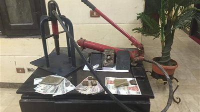 ضبط مصنعا لتصنيع المخدرات بالسويس