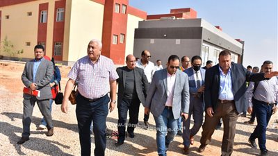 رئيس جامعة السادات ومساعد وزير التعليم العالي يتفقدان الأعمال الإنشائية بمجمع الكليات الجديد