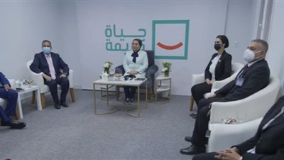 لبت دعوة سيدة لزيارة منزلها و هدايا لتلاميذ المدرسة .. تفاصيل جولة قرينة الرئيس بقرية شما .. فيديو