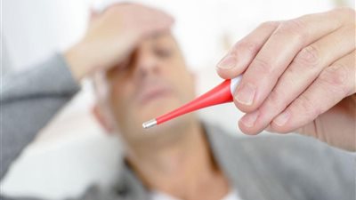 اخصائى الحميات:ارتفاع حرارة الجسم ينذرك بمرض جرثومي