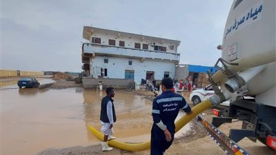 رفع ٱثار الامطار فى مدينة الشلاتين..صور