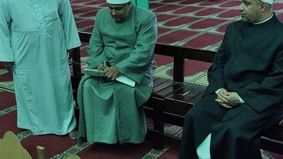 مدير أوقاف الإسماعيلية يفاجئ المساجد ويحيل المخالفين للتحقيق..صور