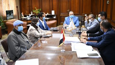 السكرتير العام يترأس اجتماع اللجنة العليا للمواقف بقنا