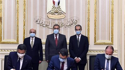 وزير الاتصالات : إتاحة إقرارات الذمة المالية للبيع في المنافذ البريدية