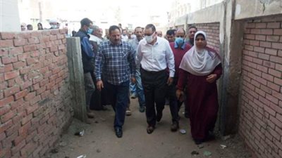محافظ الشرقية يُفاجيء العاملين بالمنشآت الخدمية بالوحدات المحلية بفاقوس