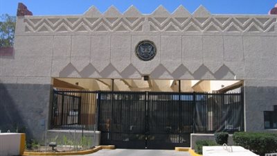 الكويت تدين اقتحام مليشيا الحوثي السفارة الأمريكية في صنعاء