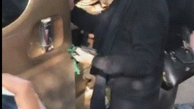 مشهد مؤلم ل تيسير فهمى لحظة وداع شقيقها .. صور