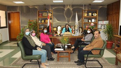 جامعة أسيوط تستقبل وفد الجامعة الأمريكية لإستكمال تأسيس المركز الجامعى للتطوير المهني