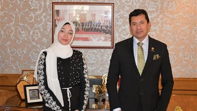 وزيرالشباب: تعيين زوجة الراحل علاء علي بنادي النادي وتخصيص معاش شهري