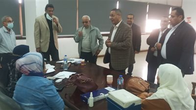 الجمل في جولة بشركة تيتان للأسمنت ببني سويف