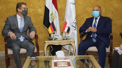وزير النقل يبحث مع السفير الألماني بالقاهرة الموقف التنفيذي لعدد من المشروعات المشتركة