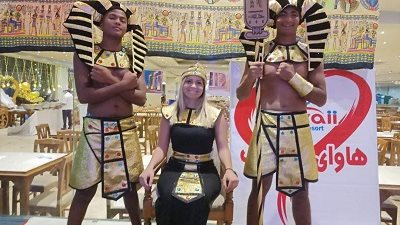 بأزياء وأكلات ومشروبات فرعونية.. فنادق الغردقة تحتفل بافتتاح طريق الكباش بالأقصر..صور