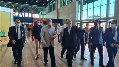 وزير الطيران المدنى يتفقد عددا من مشروعات التطوير التى تمت بمطار الاقصر
