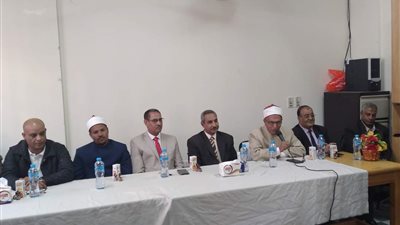 أزهر البحر الأحمر يُكرم مدير التعليم النموذجى