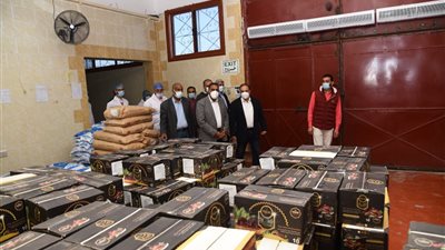 محافظ مطروح يتفقد مصنع الوجبة المدرسية
