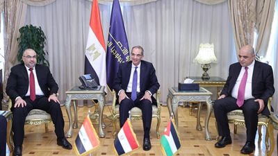 الاتصالات : تدريب تقنى بشهادات دولية والتأهيل عبر البرامج التفاعلية