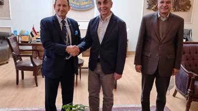 تكريم الفقيه المستشار محمد خفاجى فى ملحمة الانتماء الوطنى بجامعة الزقازيق
