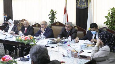 تنفيذ مشروع للطاقة الشمسية فى 66 مبنى بجامعة الزقازيق