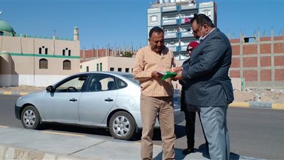رئيس مدينة سفاجا يتفقد الموقع المقترح لإنشاء ممشي سياحي وحديقة عامة