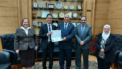 سوسه يكرم نواب رئيس جامعة بنها وعددا من عمداء الكليات ومدير مركز القياس والتقويم