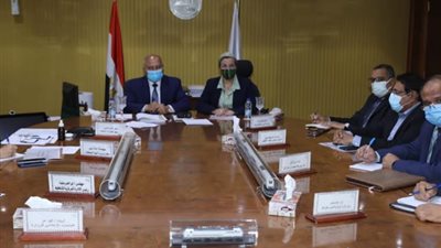 وزيرا النقل والبيئة يبحثان اعادة تدوير ومعالجة المخلفات بأرض مدفن الطوب الرملي