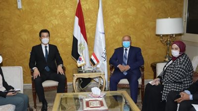 وزير النقل يبحث مع سفير كوريا الجنوبية إنهاء اجراءات مشروع تحديث نظم الإشارات