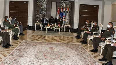 وزير الدفاع يلتقى بعدد من قادة الوفود العسكرية على هامش فعاليات معرض الصناعات الدفاعية والعسكرية (EDEX – 2021).. صور وفيديو