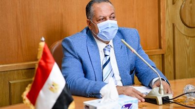 السكرتير العام يقود حملة على المقاهى لمتابعة الإجراءات الإحترازية بقنا