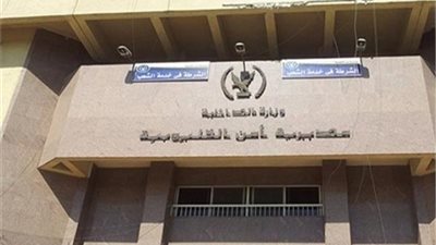 الأم وزوجها العرفى تعديا على طفلها بالضرب لطلبه النوم فى غرفة والده المتوفى.. ببنها