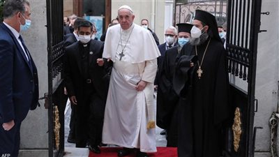 البابا يصف البحر المتوسط بالمقبرة