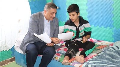 الطفل الباكى سعيد بإقامتة بدار التربية للبنين بالزقازيق