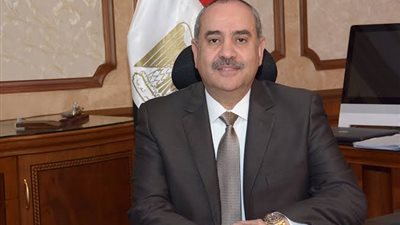 الطيار محمد منار عنبة يفتتح أحد فروع الأسواق الحرة بالغردقة.. اليوم