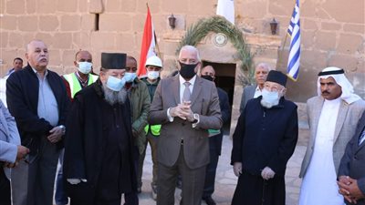 فوده يهنىء رهبان الدير بعيد ميلاد القديسة كاترين ويلتقي بالسائحين