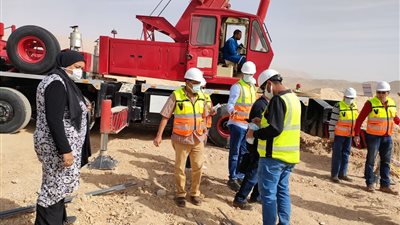 وفد الوكالة الامريكية للتنمية فى محطة مياه الهنادى جنوب الأقصر لخدمة ١٣٠ ألف مواطن
