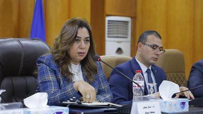 محافظ دمياط تناقش موقف طلبات إدخال المرافق فى ضوء منظومة الإشتراطات البنائية الجديدة
