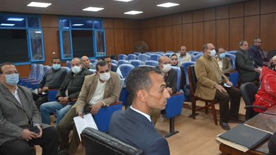محافظ المنيا يعقد الاجتماع الدوري مع نواب البرلمان لمناقشة وحل عدد من المشاكل والطلبات