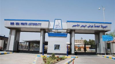 إعادة فتح ميناء السويس البحري واستئناف الحركة الملاحية